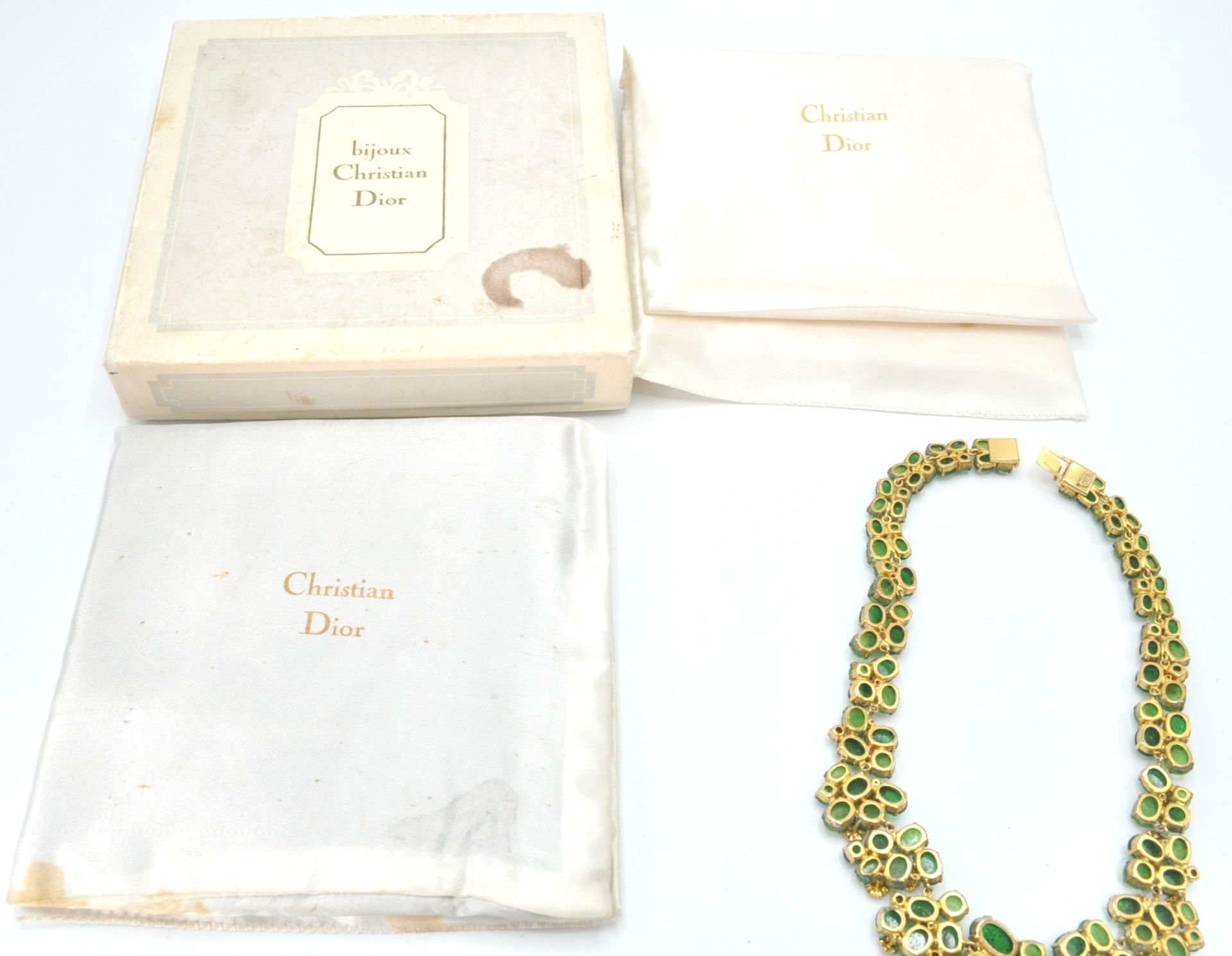 A signed mid century Christian Dior Bijoux Costume jewellery gilt metal and emerald cabochon glass - Bild 12 aus 12