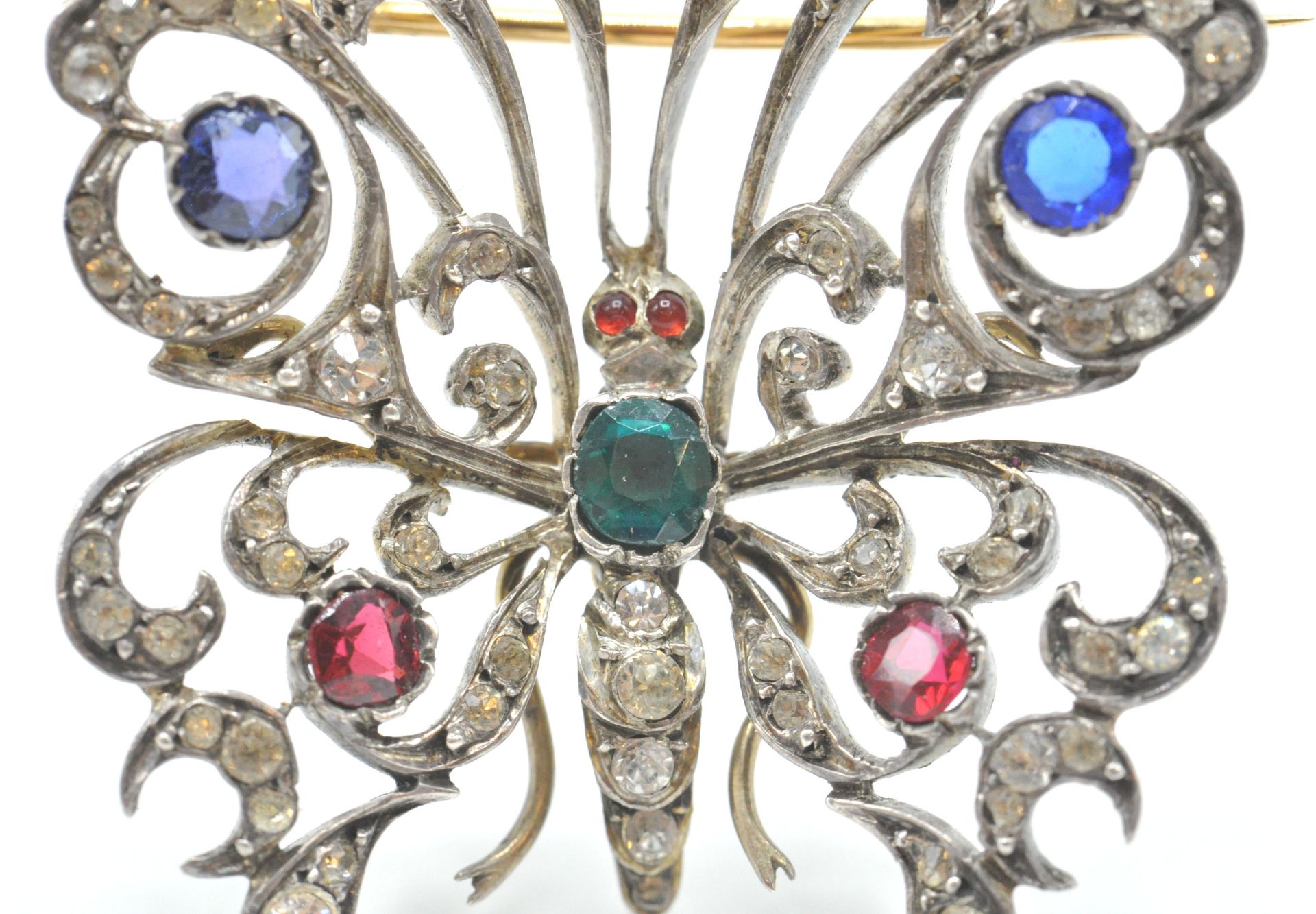 A believed 19th century silver, half pearl and paste set butterfly brooch. The butterfly set with - Bild 4 aus 8