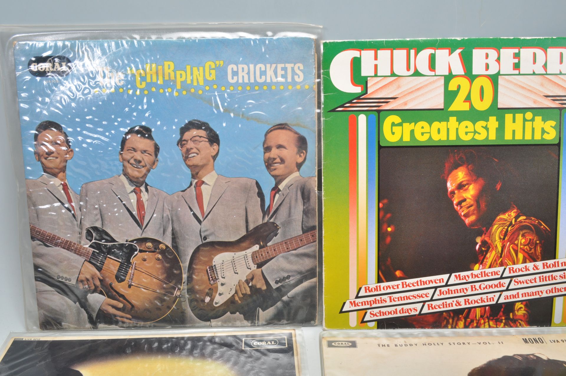 A group of vinyl long LP record albums to include The "Chirping" Crickets, multiple Buddy Holly - Bild 2 aus 5