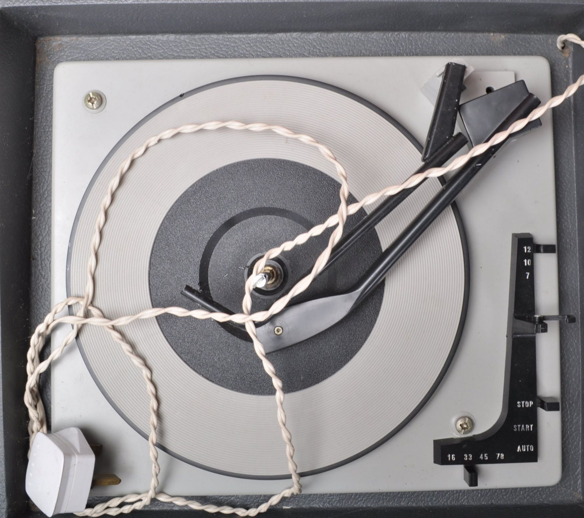 A vintage two tone Defiant portable record player together with a Philips portable reel to reel - Bild 4 aus 5