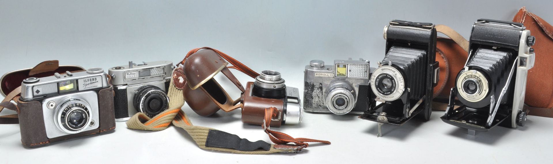 A collection of vintage film cameras to include an Ilford Sportsman, Halina Rolls, a Koroll II
