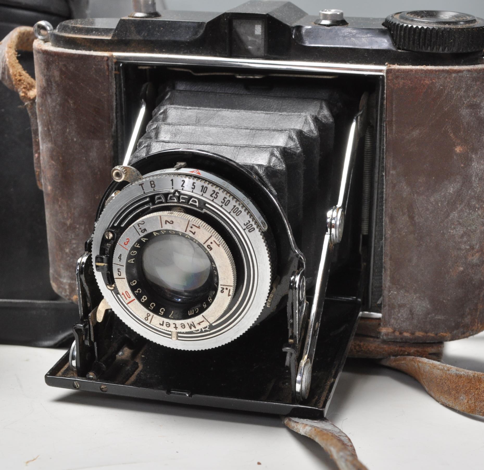 A collection of vintage cameras to include a Polaroid Supercolor 670 AF camera, a Polaroid 636 - Image 6 of 10