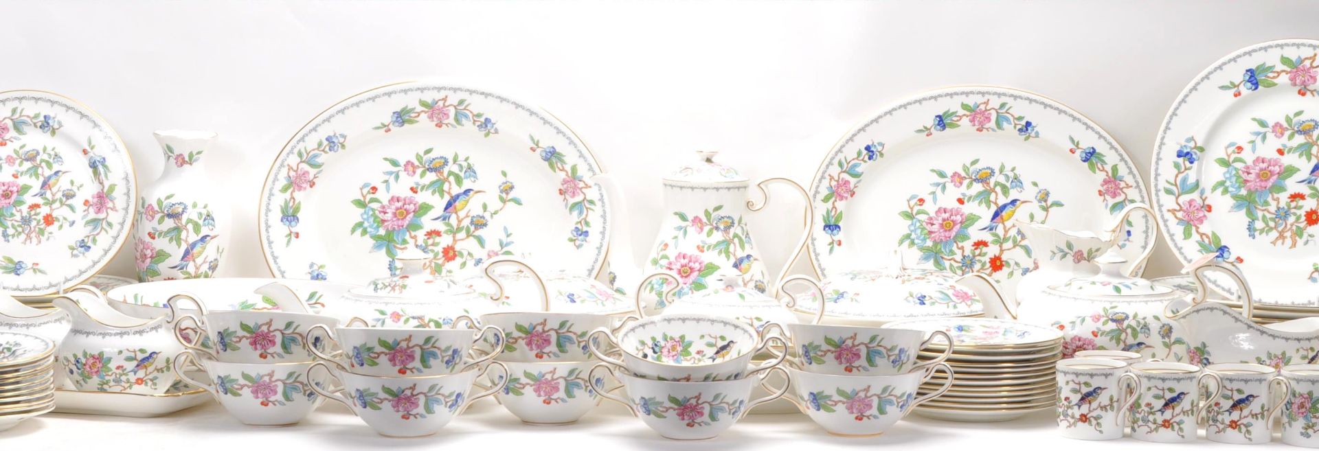 Aynsley Pembroke - A Bone China English part dinner / tea and coffee service by Aynsley hand painted