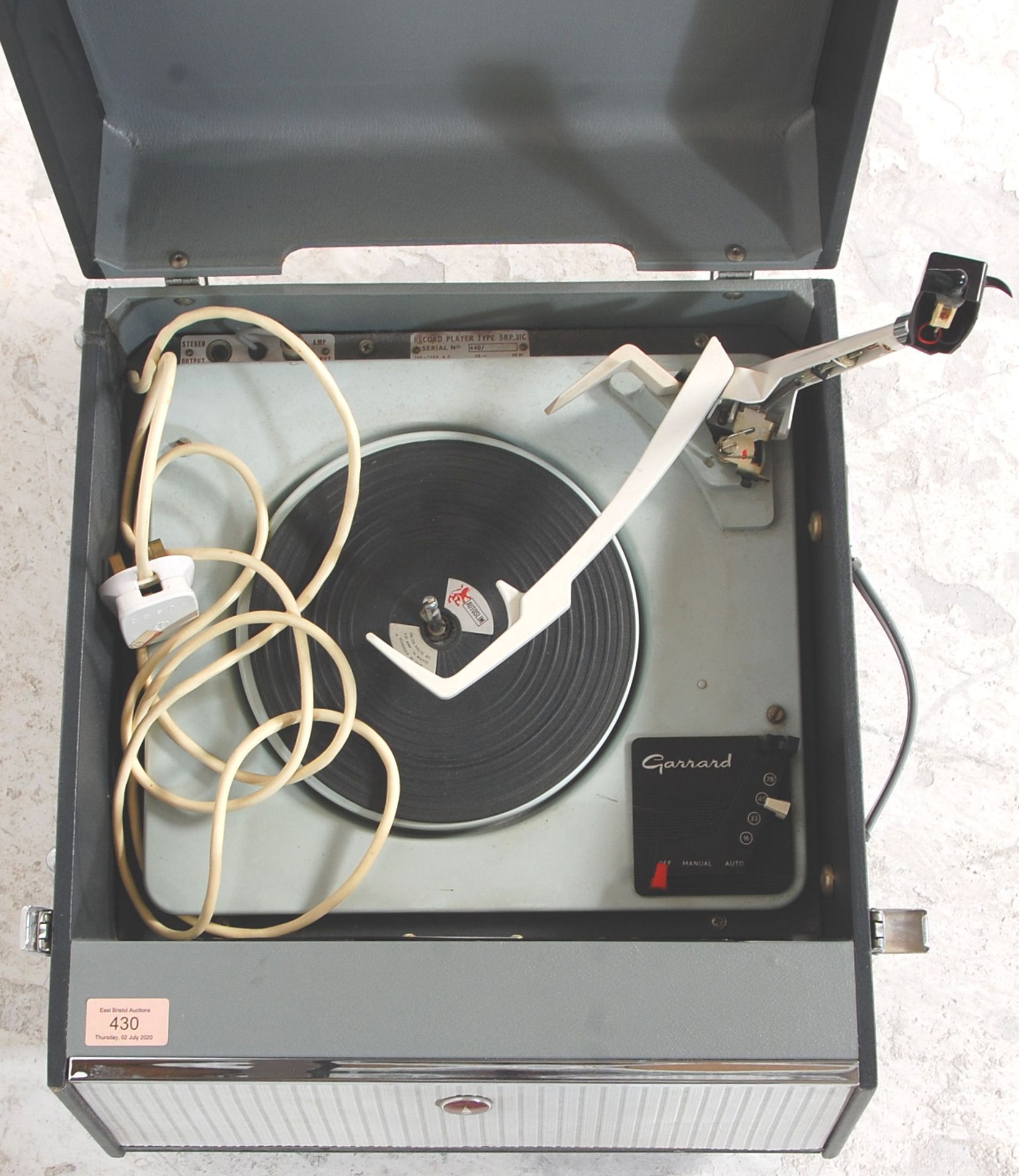 2. A retro mid-century two-tone colourway portable record player by Bush having an inset Garrard - Bild 4 aus 8