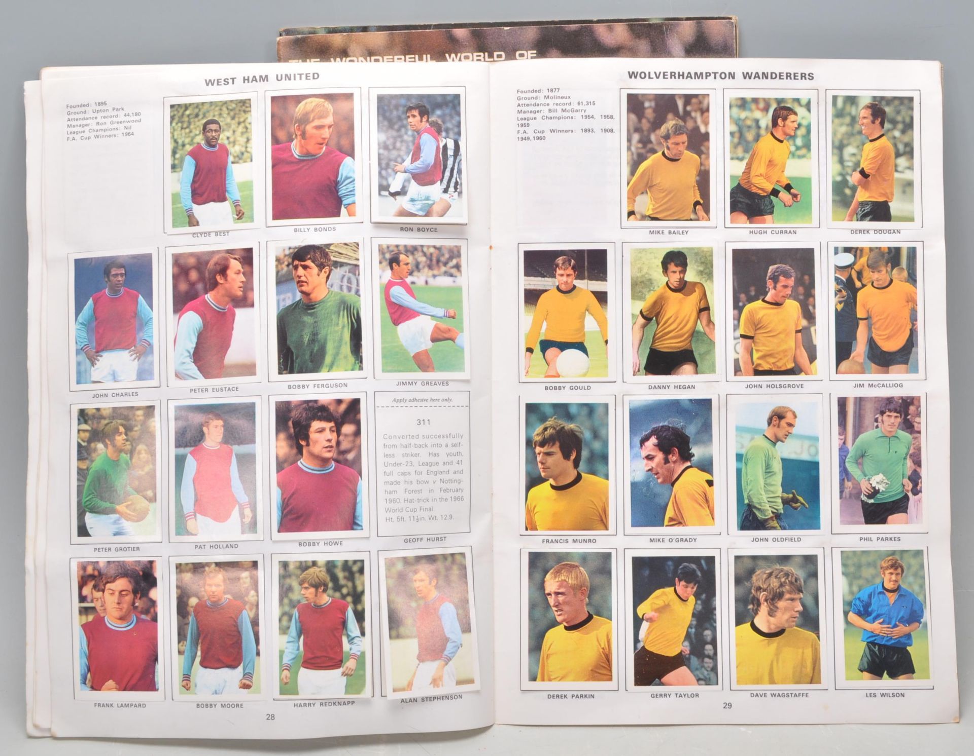 A group of three vintage football Soccer Stars sticker albums to include Gala Collection 1970/71, - Bild 44 aus 49