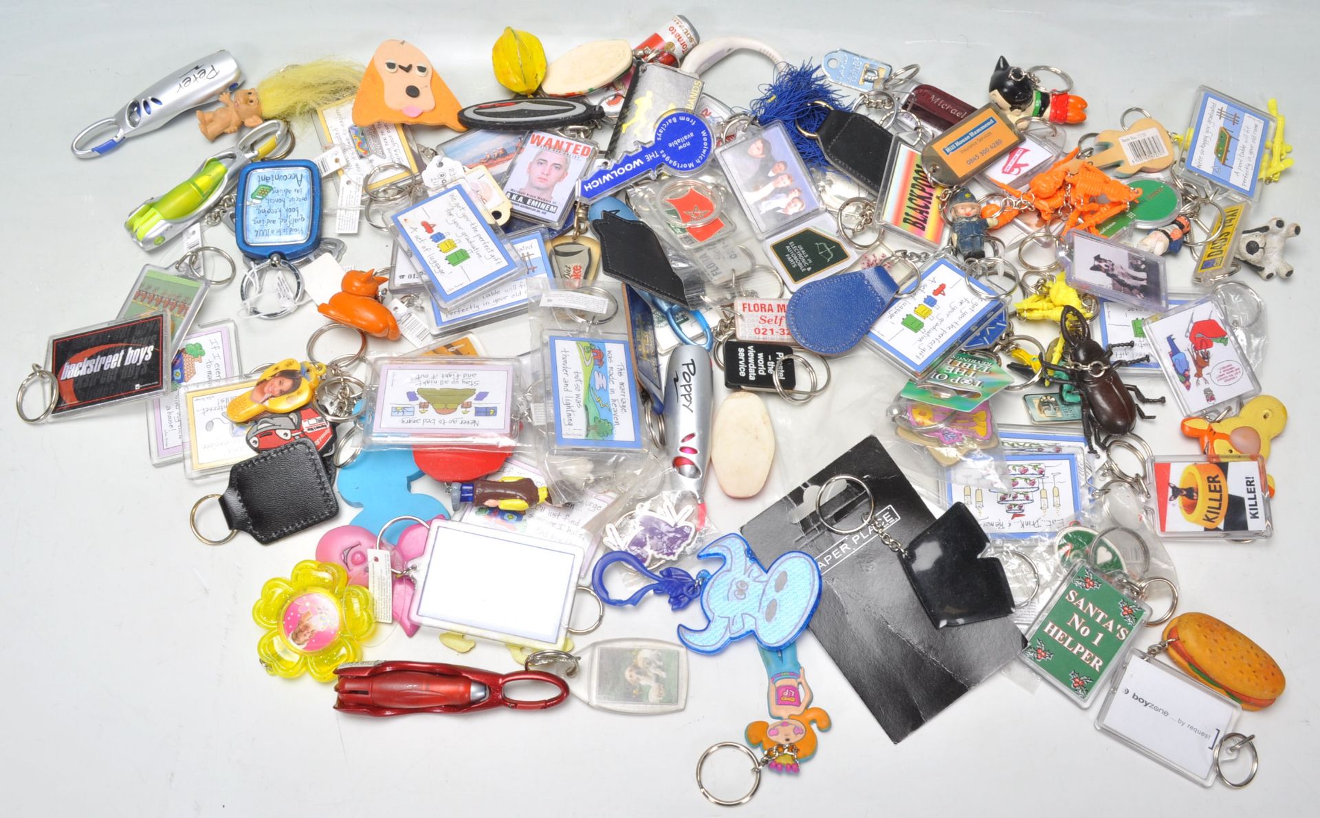 A large collection of assorted collectable / novelty key rings / key chains, including advertising