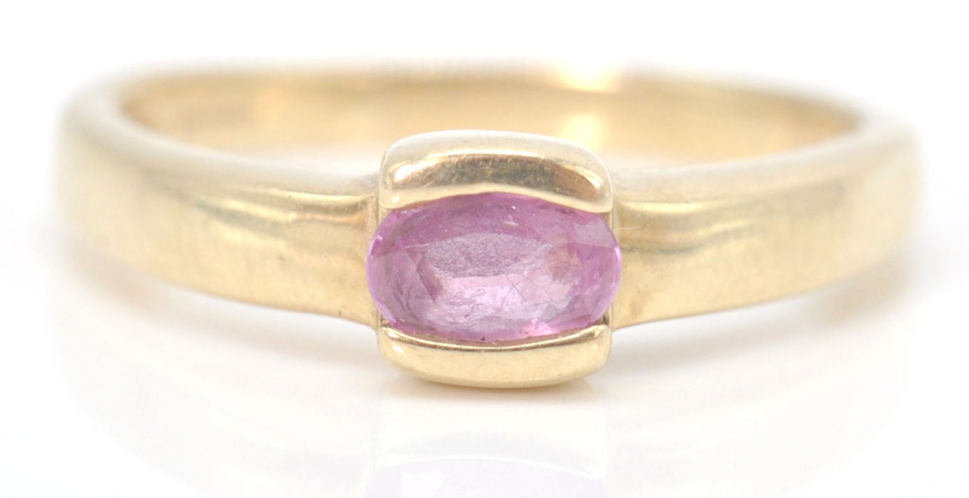 A hallmarked 9ct gold and amethyst single stone ring. The ring set with oval facet cut amethyst in - Bild 9 aus 15