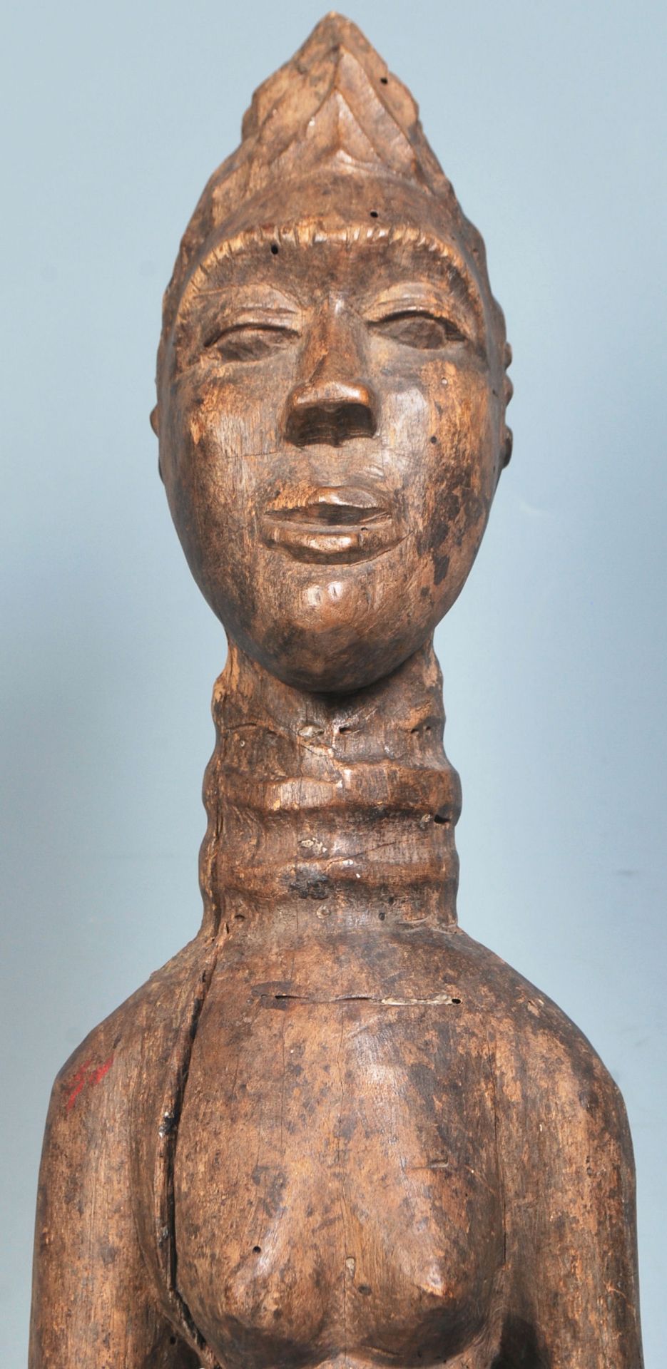 A carved African tribal wood fertility figure having a ringed neck and extended belly button, with - Bild 2 aus 8