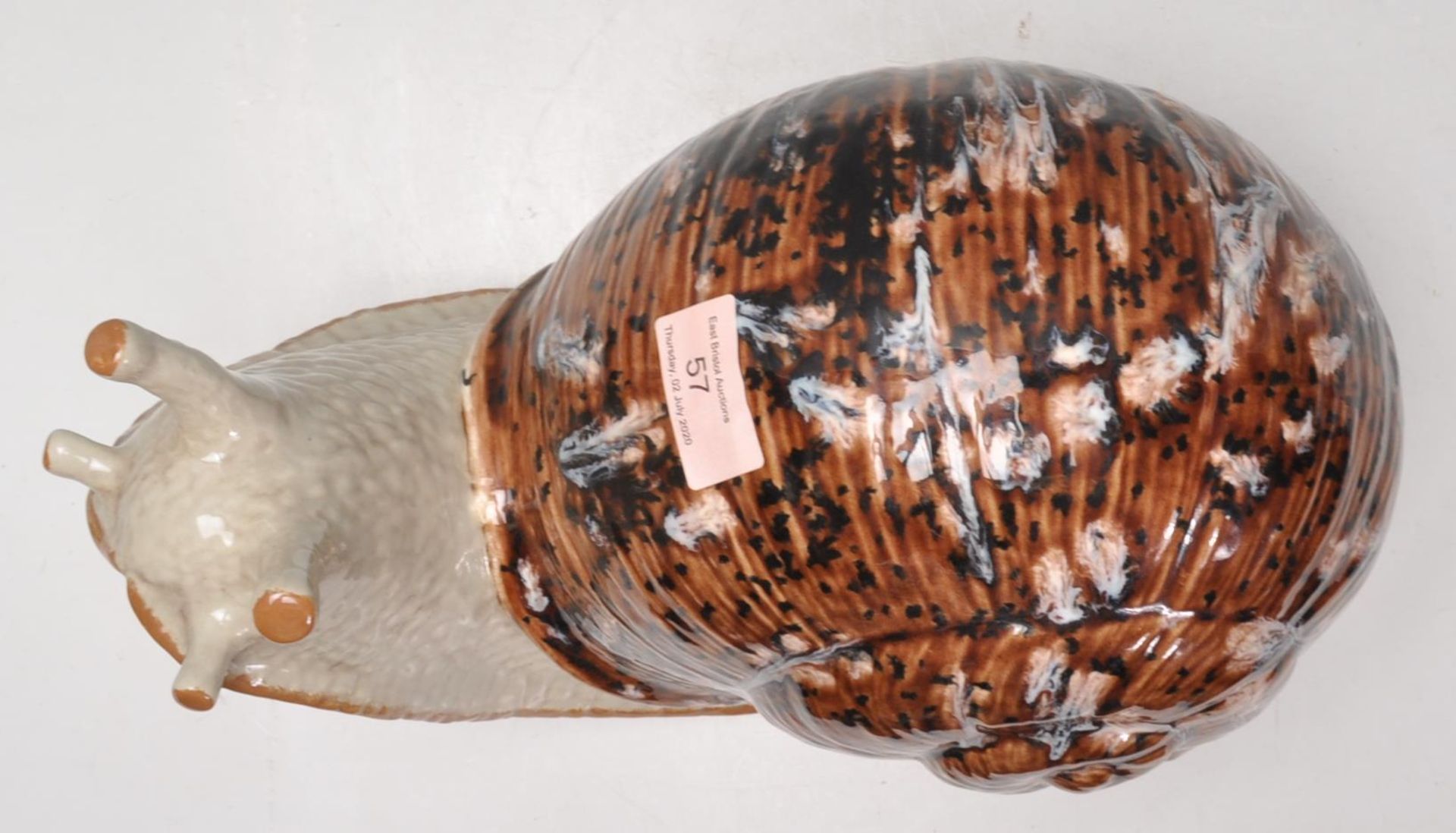 A vintage late 20th Century studio art pottery figurine in the form of a snail having a mottled - Bild 6 aus 7