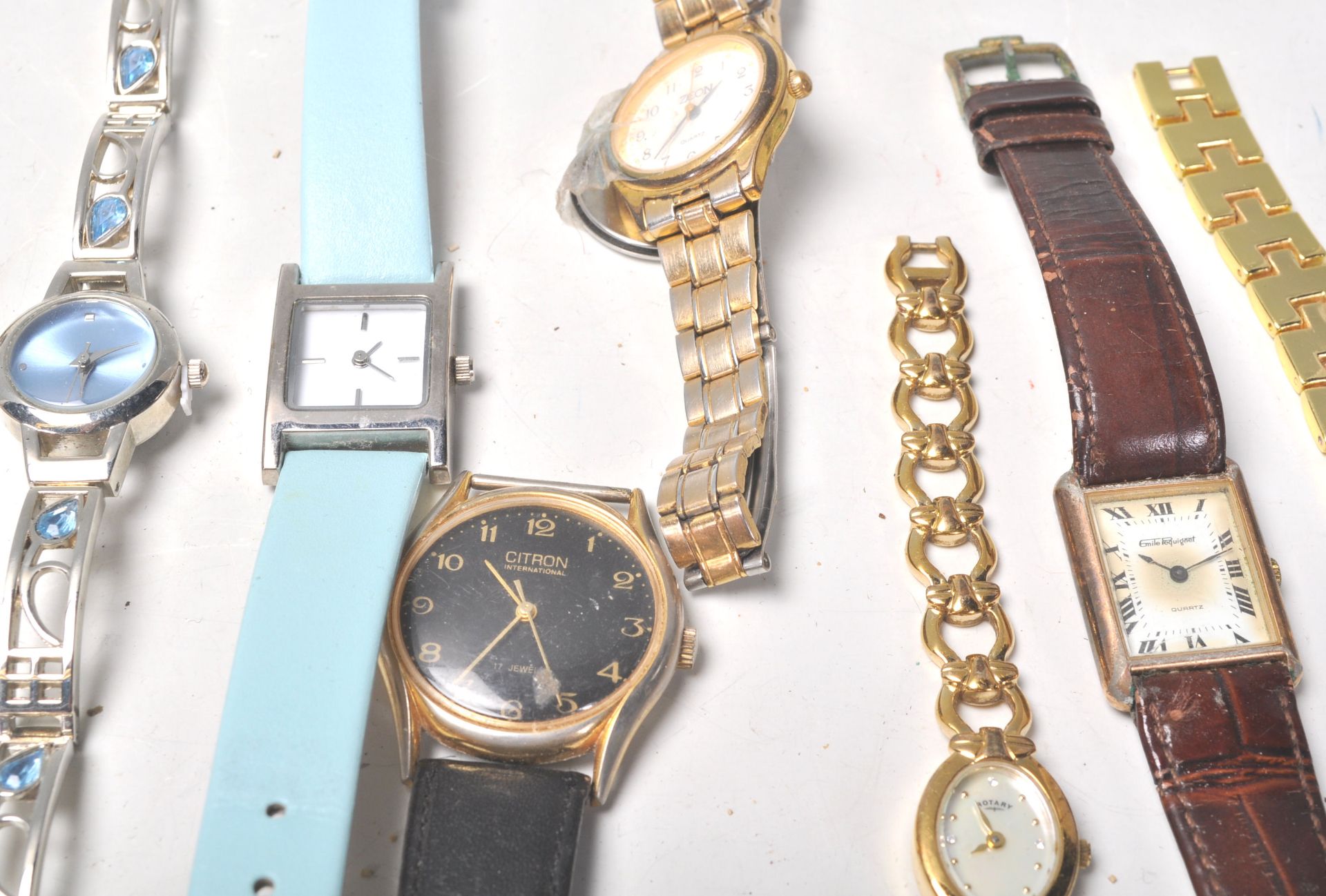 A collection of vintage ladies and gentleman's wrist watches of various different styles to - Bild 11 aus 15