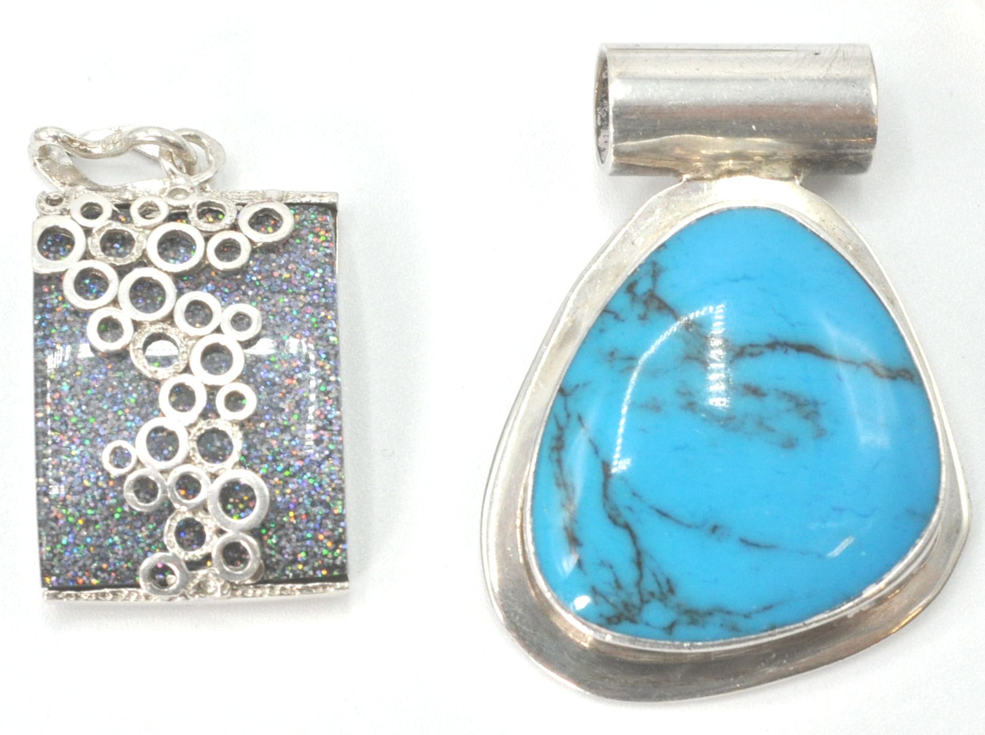 A collection of silver and agate set necklace pendants. To include turquoise, smokey quartz, - Bild 3 aus 6