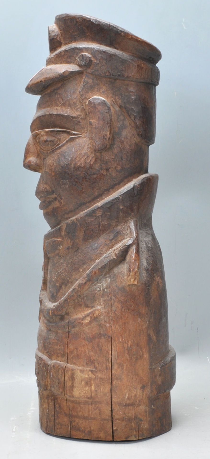 An unusual carved wooden African tribal figurine in the form of a uniformed officer, with cap to the - Bild 3 aus 5