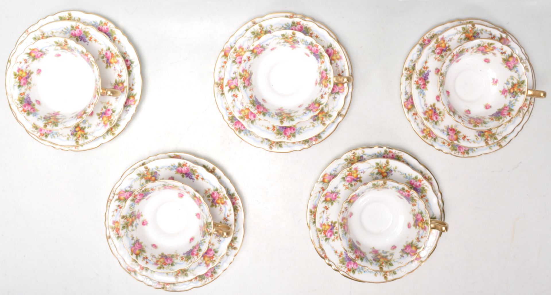 An early 20th Century Edwardian antique Royal Doulton fine bone china tea service decorated with - Bild 8 aus 9