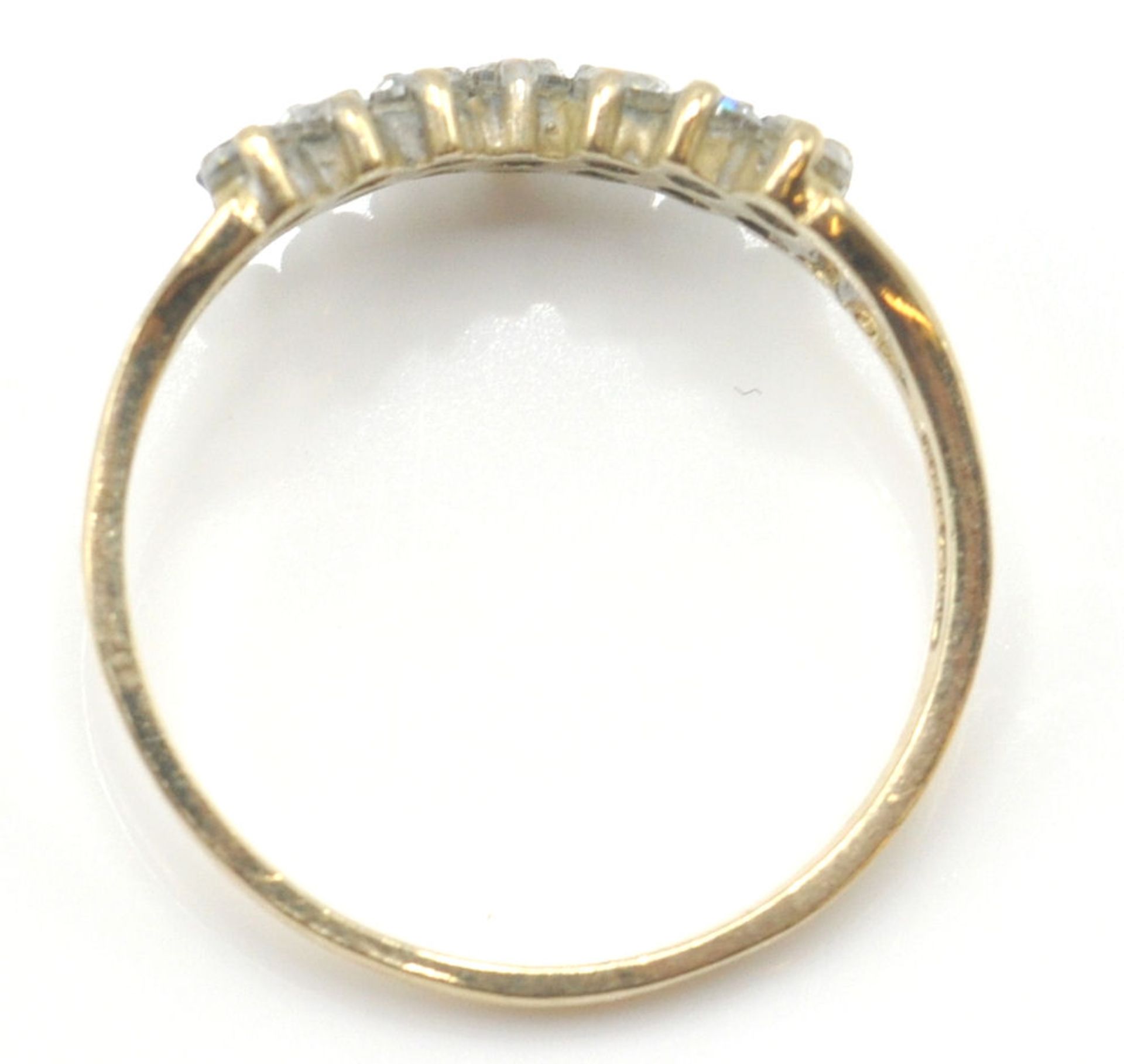 A 9ct gold hallmarked cluster ring. The yellow facet cut stone within a halo of white stones. - Bild 14 aus 15