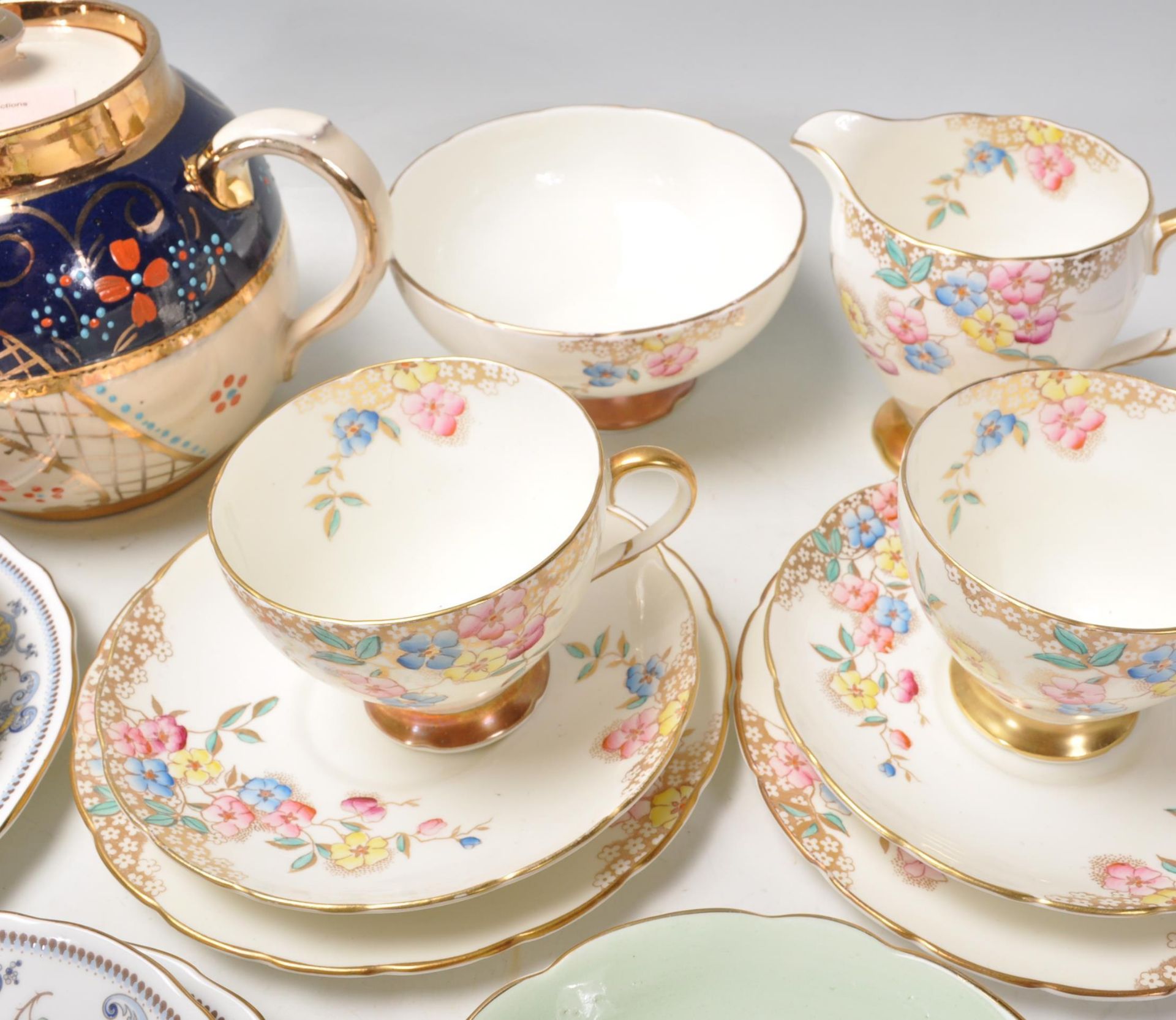 A collection of mixed vintage bone china tea service items, brands include Foley, Royal Doulton, - Bild 10 aus 17