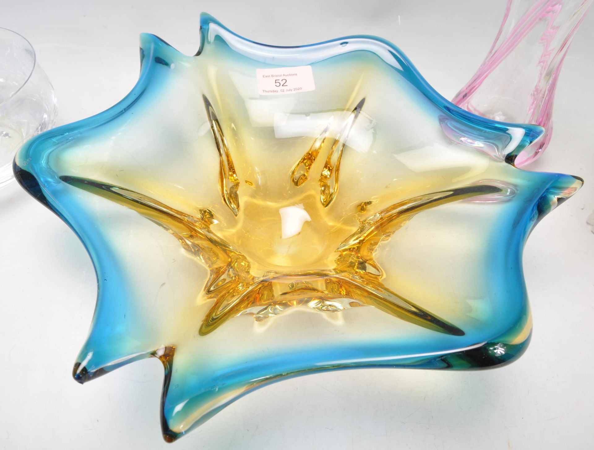 A vintage retro Czechoslovakian Bohemian glass yellow and blue free form bowl together with a - Bild 3 aus 10