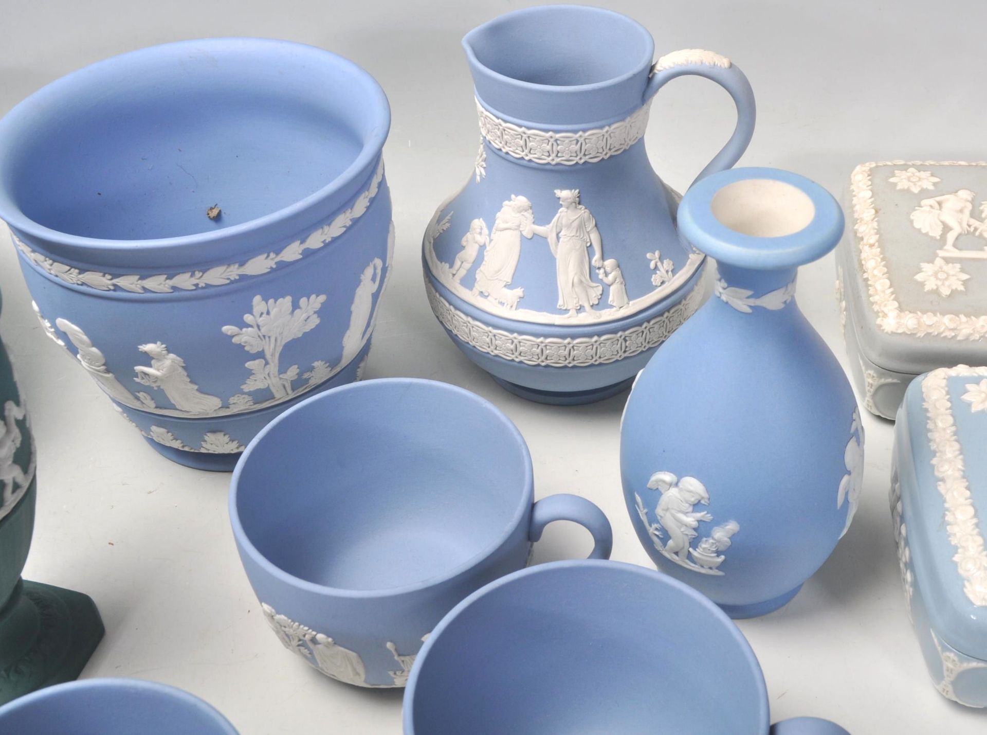 A big group of mostly Wedgwood Jasperware ceramics - Bild 10 aus 12