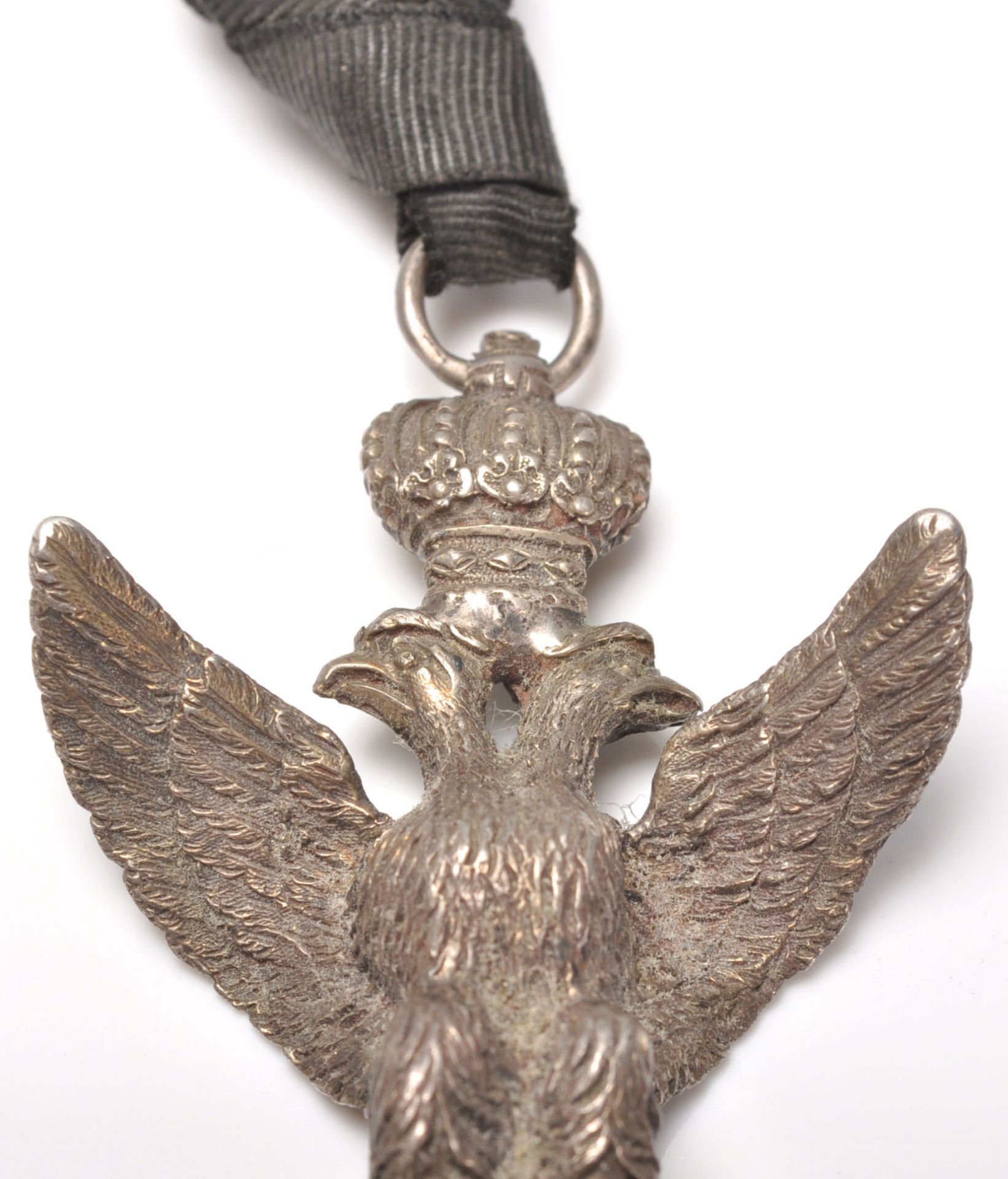 A 20th century cast metal Masonic double headed eagle medal modelled with a crown and holding a - Bild 6 aus 6