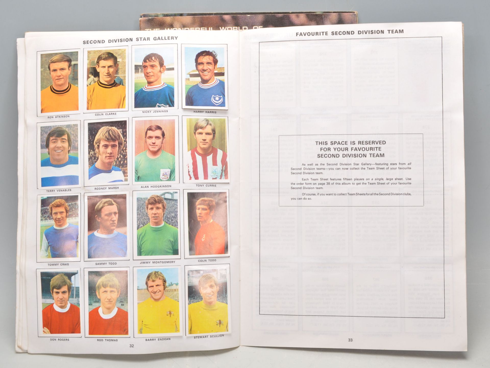 A group of three vintage football Soccer Stars sticker albums to include Gala Collection 1970/71, - Bild 46 aus 49