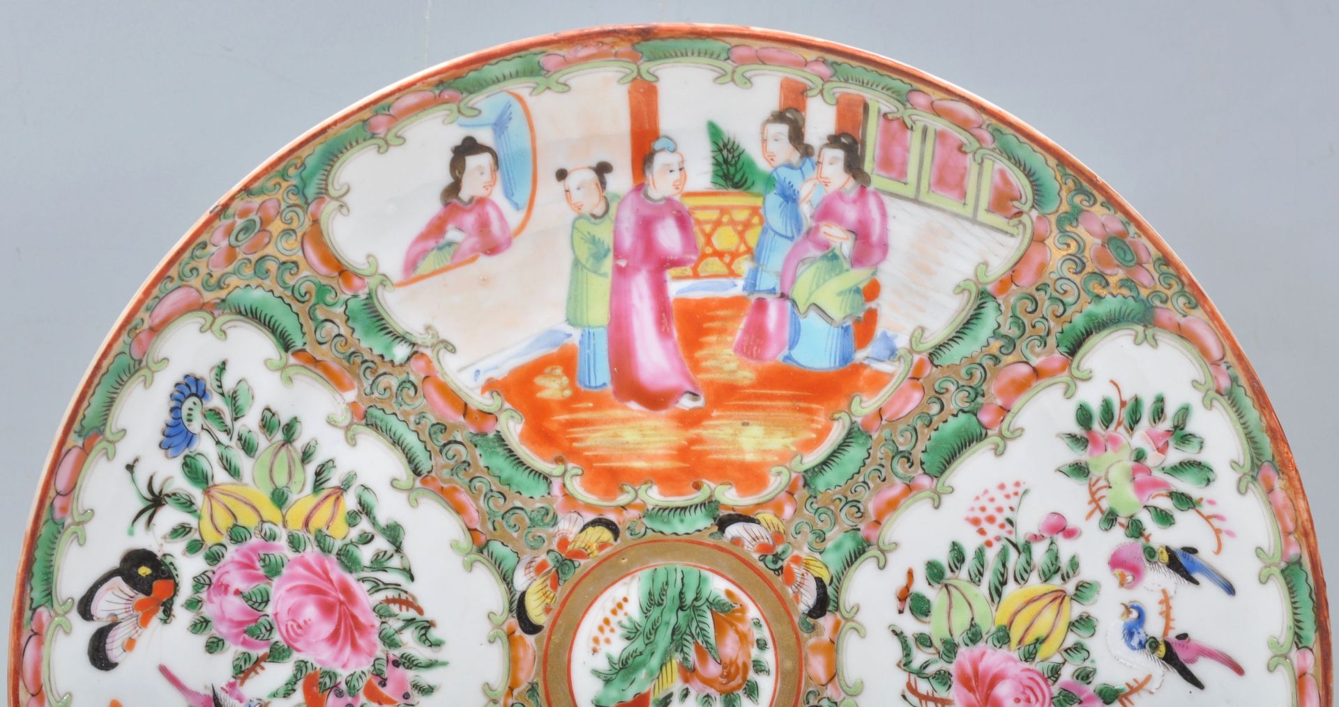 A selection of Oriental ceramics to include a 19th Century Canton wall charger famille rose plate - Bild 10 aus 13