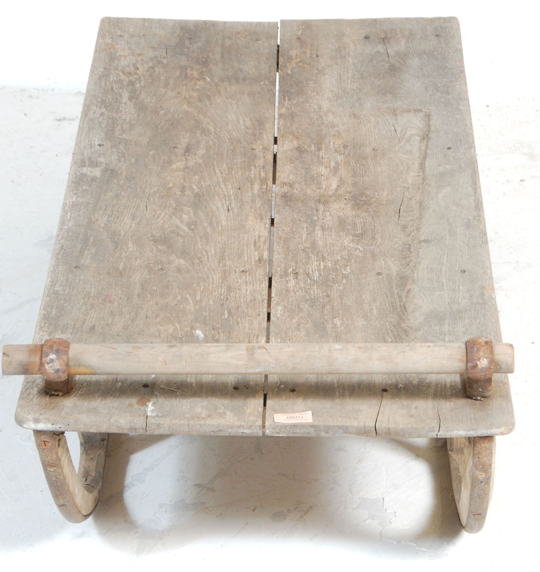 A vintage 20th Century scrubbed wooden sledge / sled / sleigh having a turned handle to the top - Bild 5 aus 5