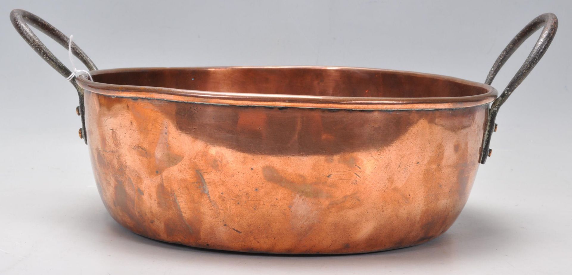 A good late 19th Century Victorian copper jam pot having iron handles. - Bild 5 aus 7