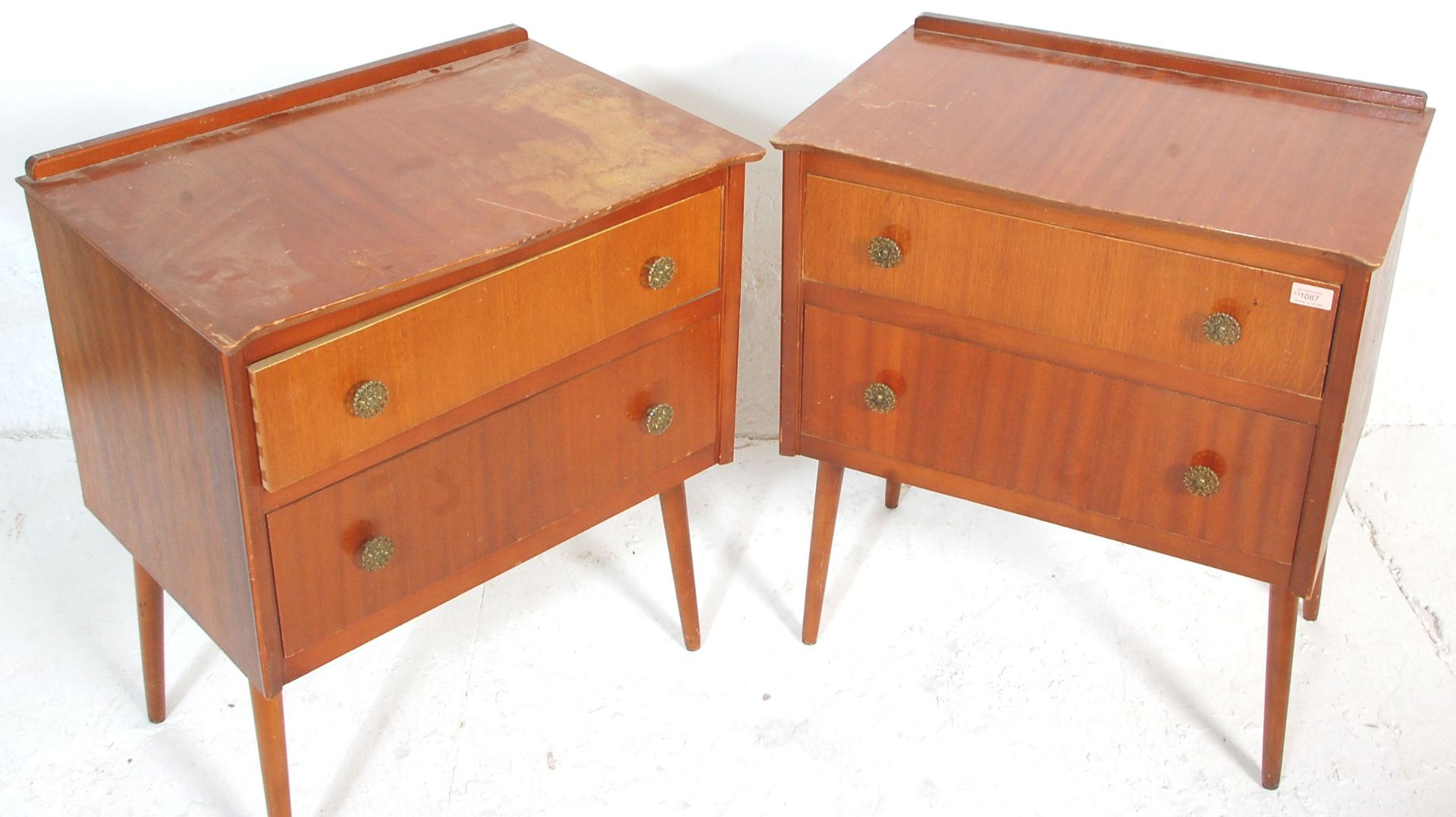 A matching pair of retro mid 20th Century teak chest of drawers raised on teak tapering supports. - Bild 2 aus 7