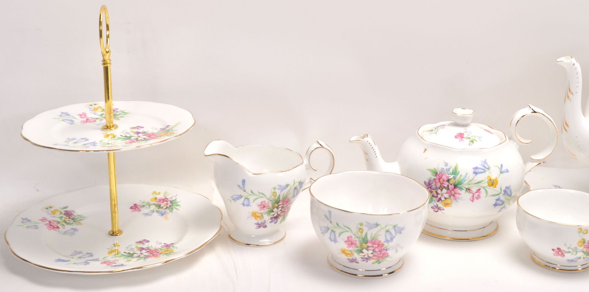 A Fine Bone China English tea service by Queen Anne China in the Old Country Spray pattern having - Bild 10 aus 15