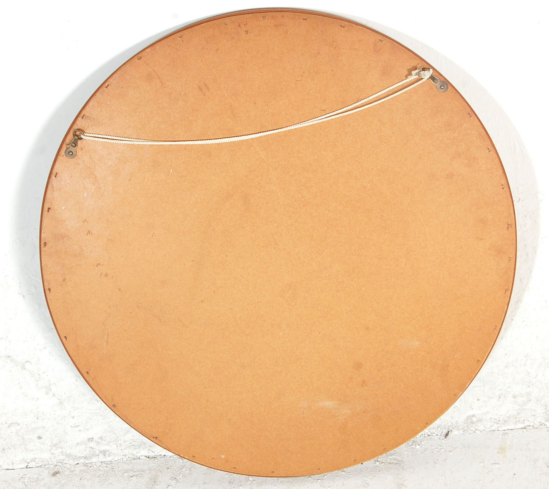 A vintage retro mid 20th Century circular teak framed hanging wall mirror having a bevelled edge - Bild 3 aus 3