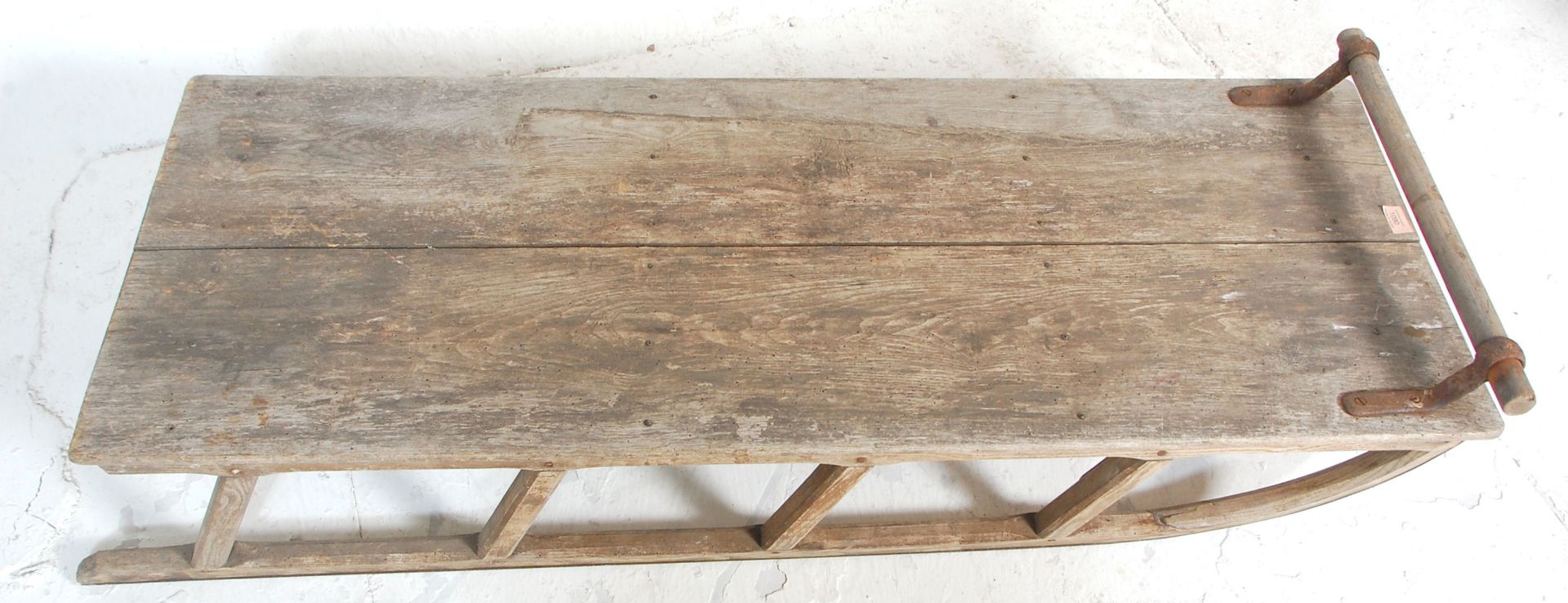 A vintage 20th Century scrubbed wooden sledge / sled / sleigh having a turned handle to the top - Bild 3 aus 5