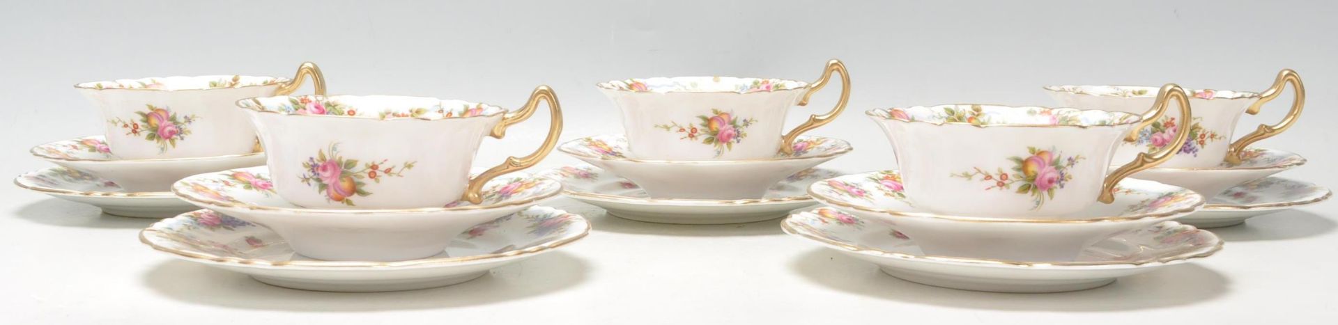 An early 20th Century Edwardian antique Royal Doulton fine bone china tea service decorated with - Bild 2 aus 9