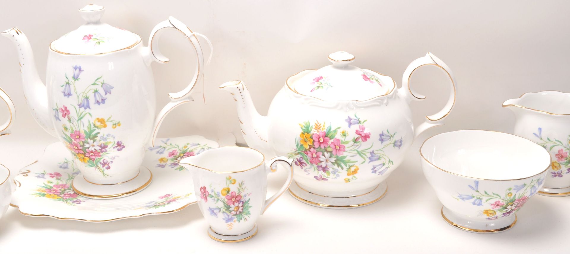 A Fine Bone China English tea service by Queen Anne China in the Old Country Spray pattern having - Bild 13 aus 15