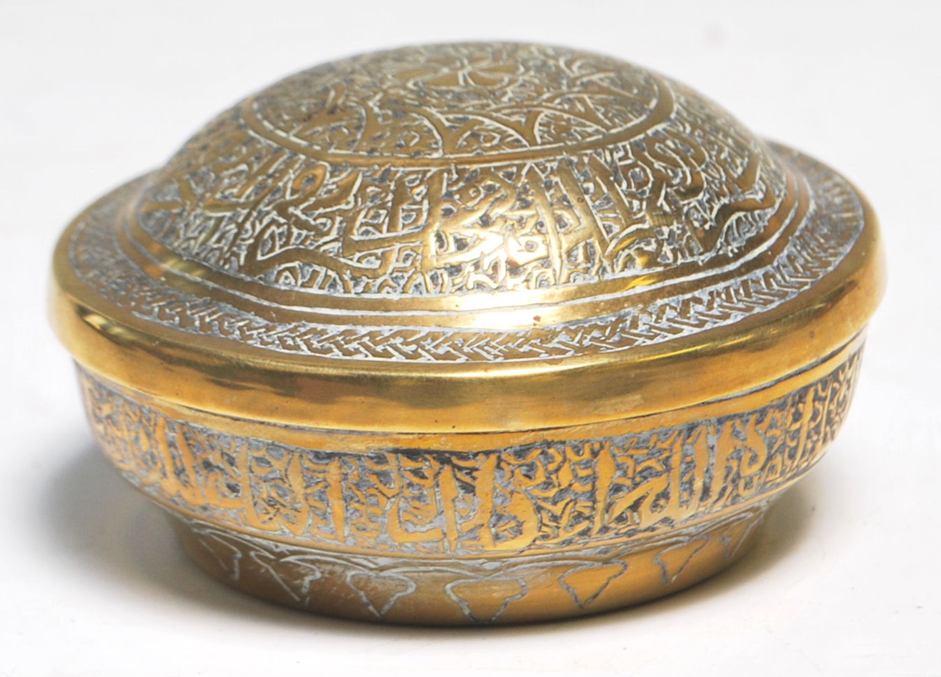 A collection of antique brass ware to include a Middle Eastern Islamic decorated lidded having - Bild 9 aus 11