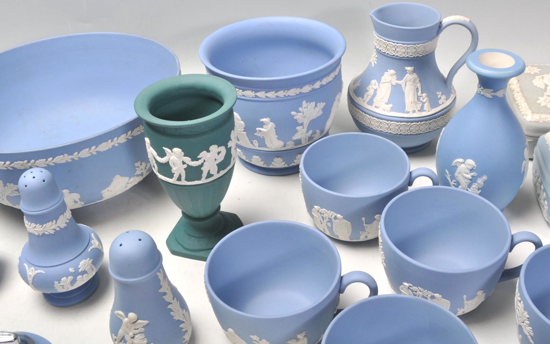 A big group of mostly Wedgwood Jasperware ceramics - Bild 8 aus 12