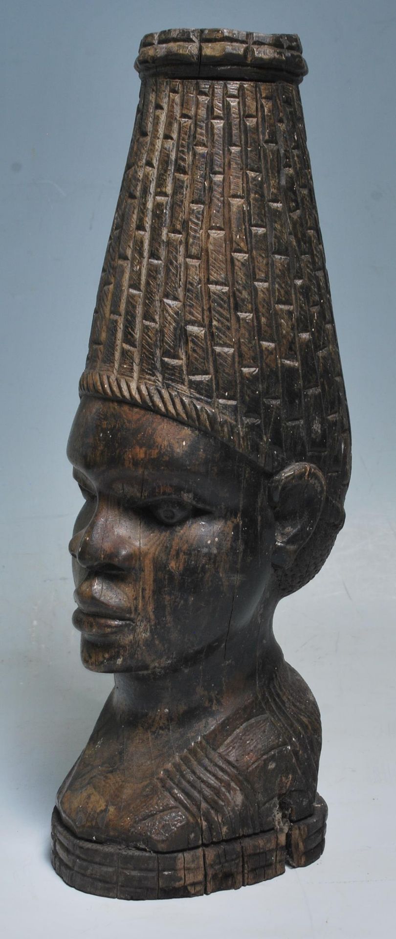 A 20th Century large African tribal well-carved hard-wood bust of a Nigerian woman with strong - Bild 3 aus 10