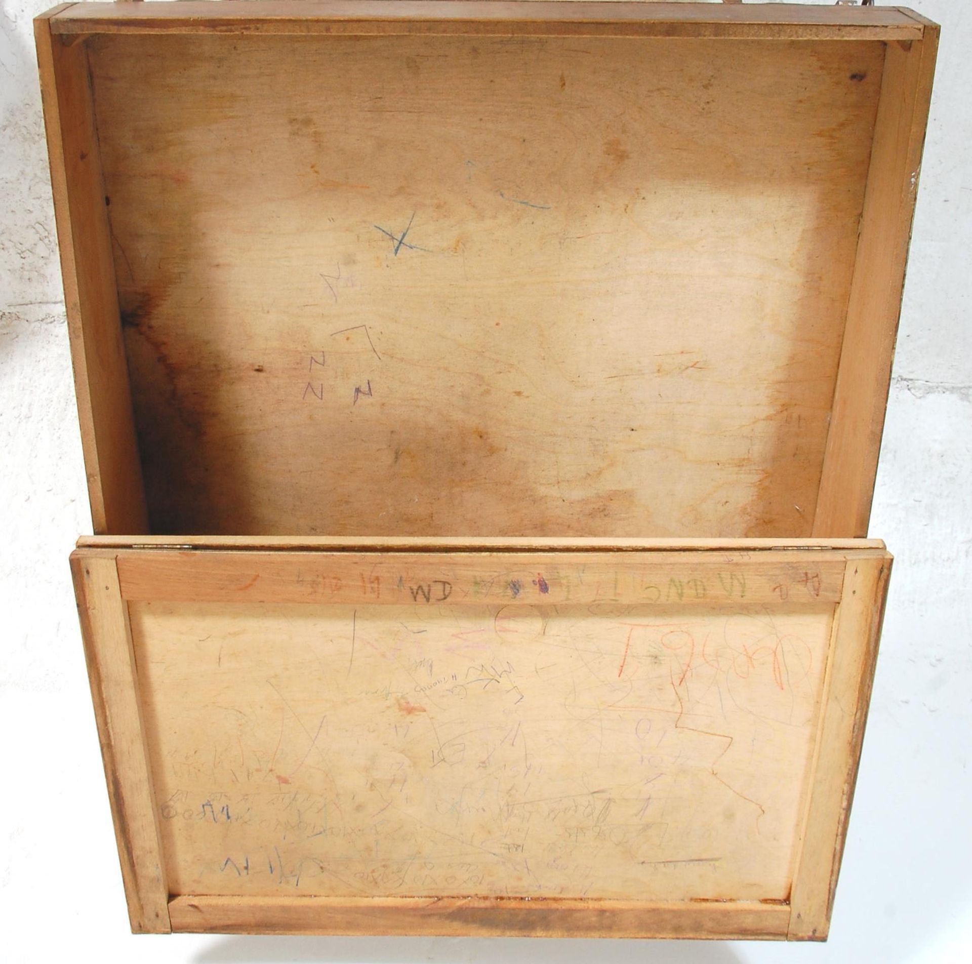 Two vintage early 20th Century oak slopping school / accountants desks with one having a pen rest - Bild 5 aus 6