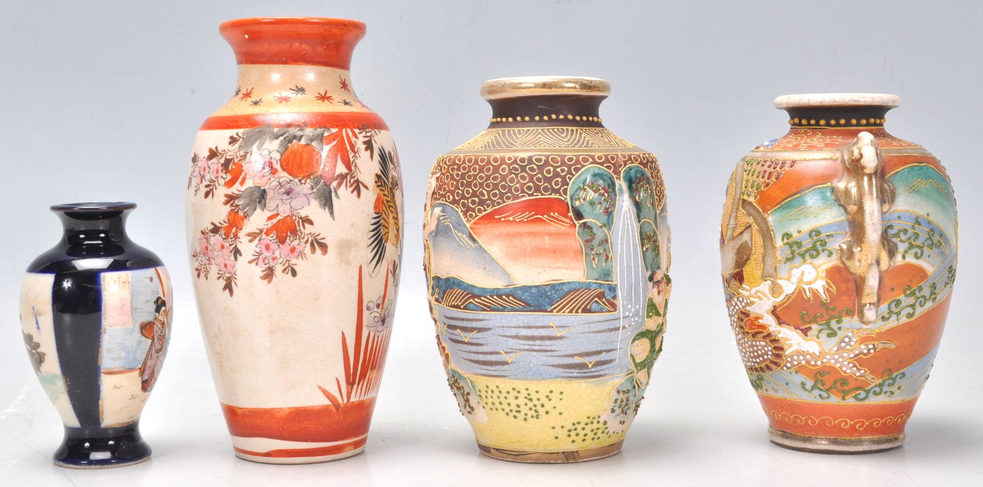 A mixed group of Japanese ceramics dating from the early 20th Century to include a hand decorated - Bild 9 aus 12