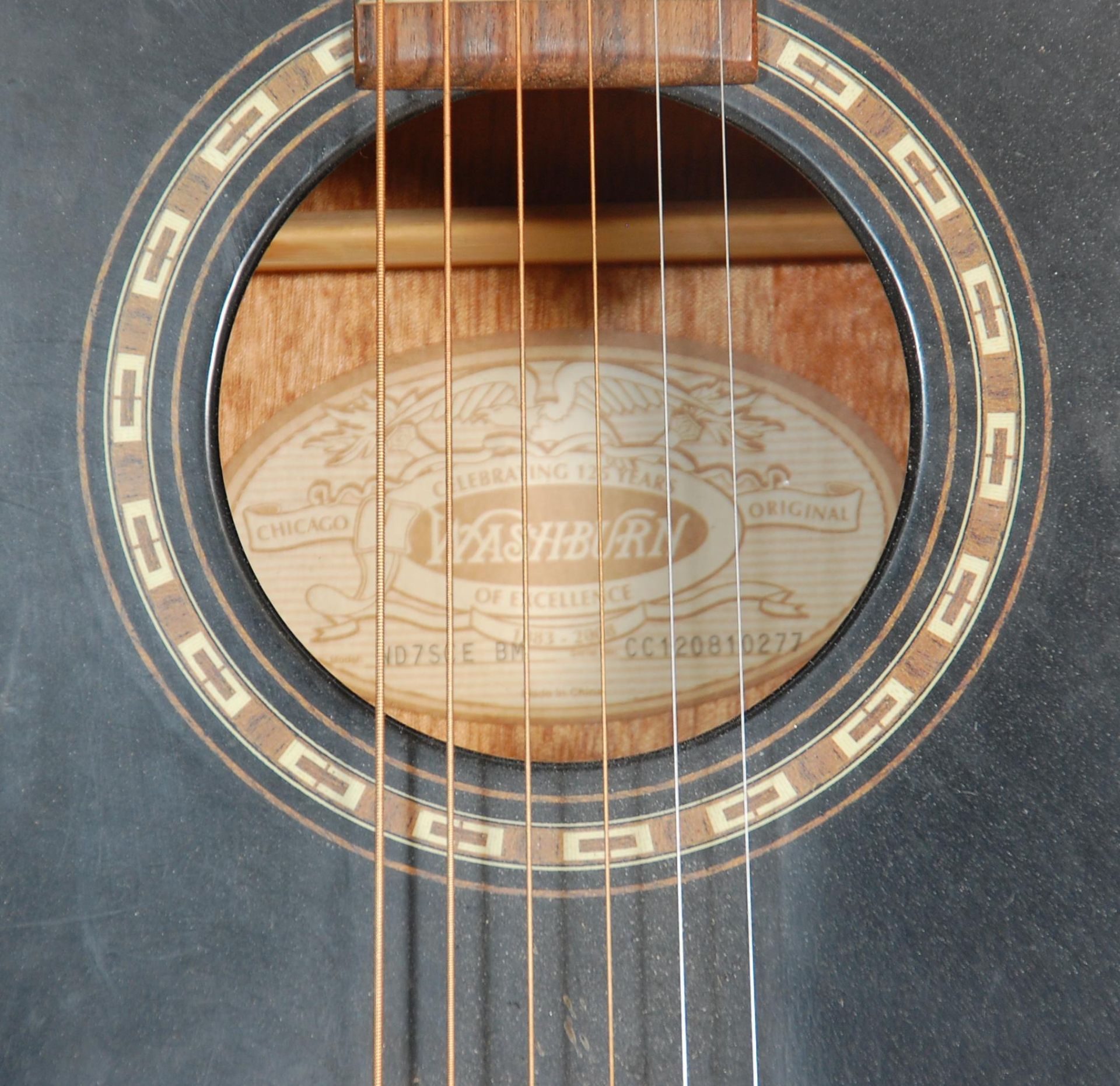 A good Washburn made six string acoustic guitar ha - Bild 4 aus 7