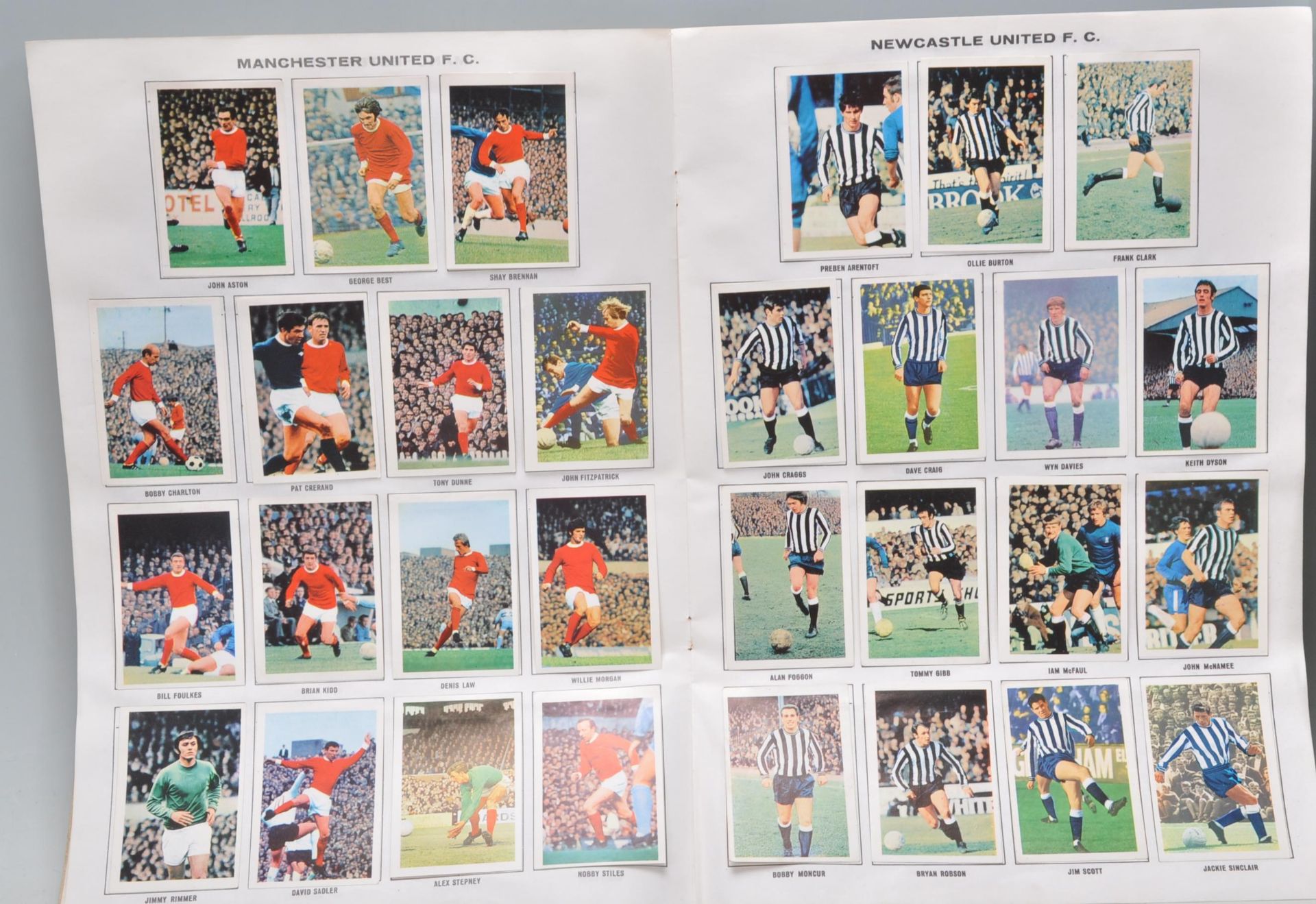 A group of three vintage football Soccer Stars sticker albums to include Gala Collection 1970/71, - Bild 21 aus 49