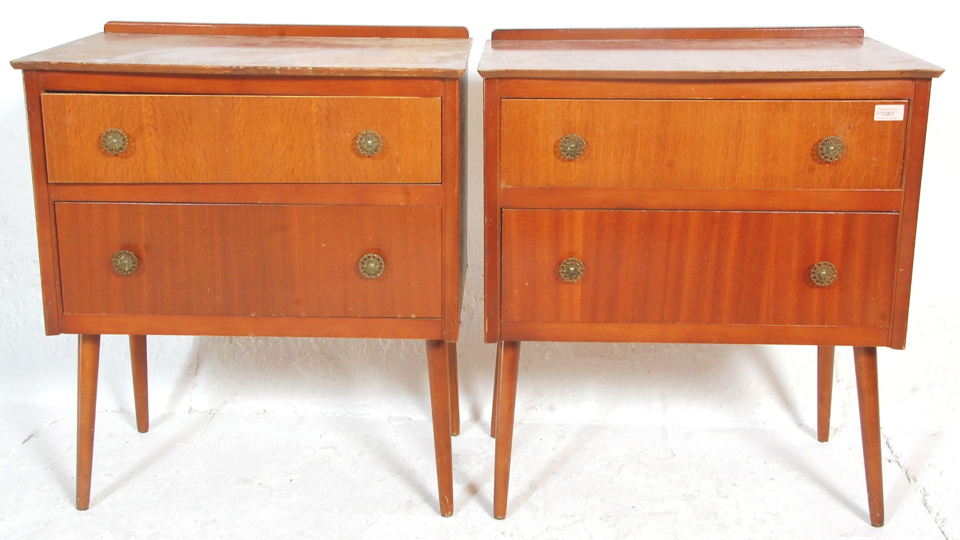 A matching pair of retro mid 20th Century teak chest of drawers raised on teak tapering supports. - Bild 3 aus 7