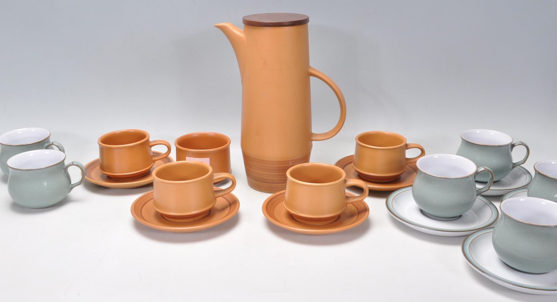 A vintage retro 20th Century Purbeck pottery coffee service consisting of four brown glazed coffee - Bild 2 aus 11