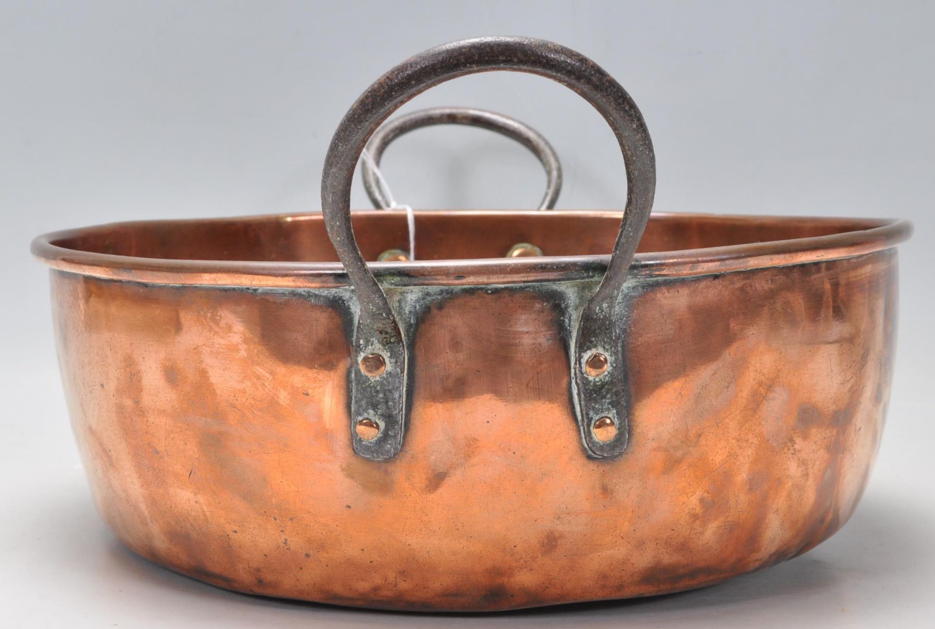 A good late 19th Century Victorian copper jam pot having iron handles. - Bild 4 aus 7