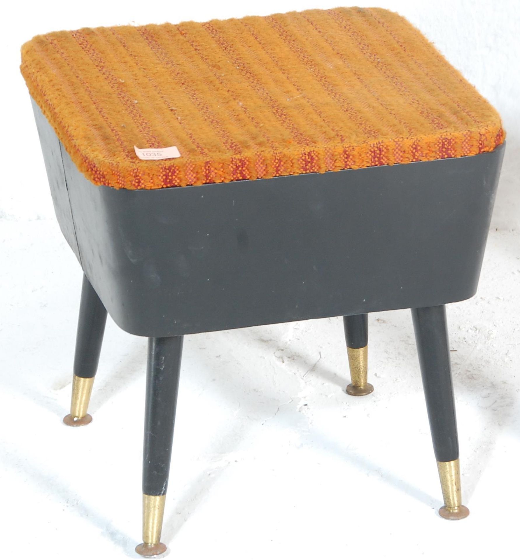A retro mid 20th Century sewing stool having a orange fabric lift up lid and black rexine covered - Bild 3 aus 10