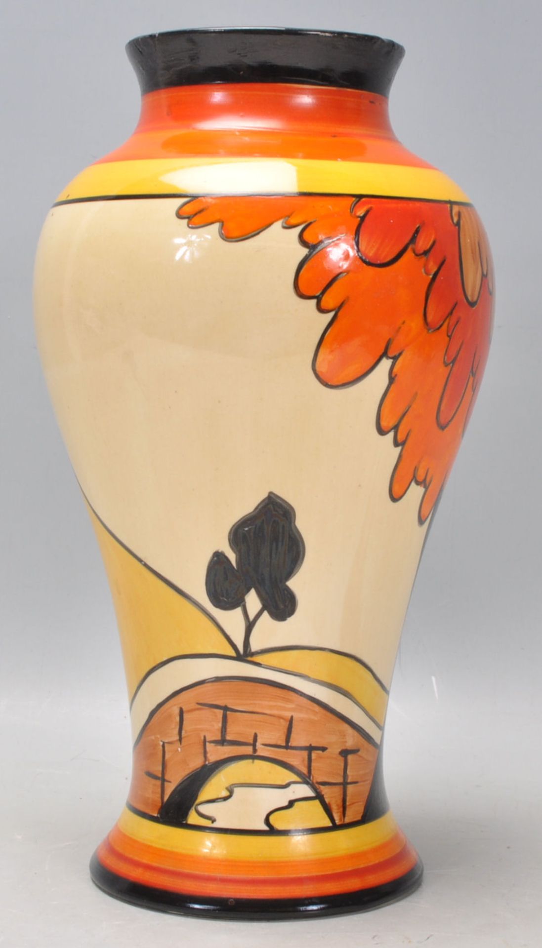 Clarice Cliff- House and Bridge - A 1930's Clarice Cliff Fantasque baluster vase hand painted with a - Bild 2 aus 9
