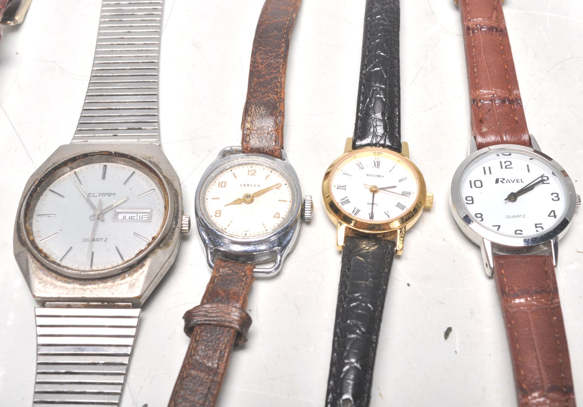 A collection of vintage ladies and gentleman's wrist watches of various different styles to - Bild 7 aus 15