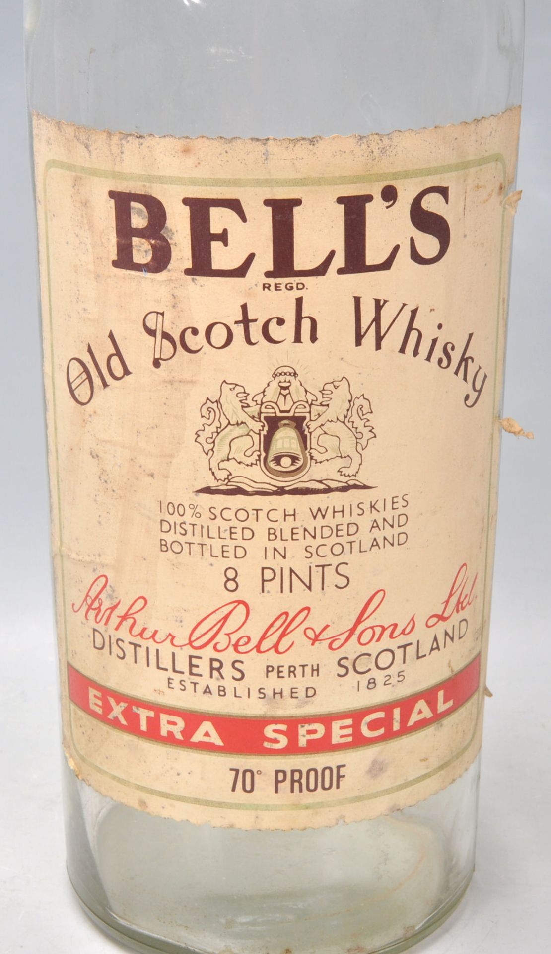A large vintage advertising Bell's Old Scotch Whisky bottle. - Bild 6 aus 6