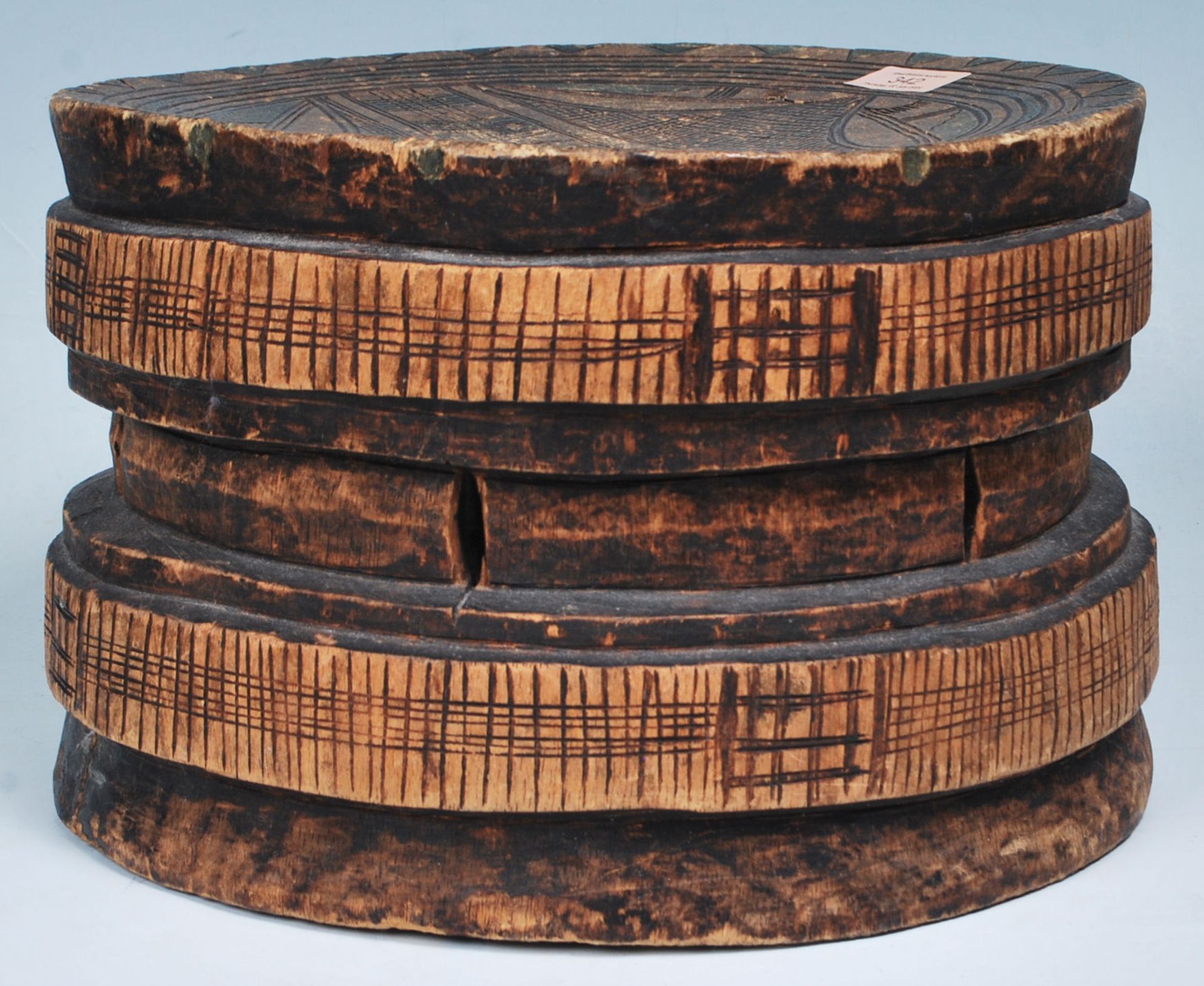 An African tribal Lega low circular stool from the Democratic Republic of the Congo having an - Bild 6 aus 6