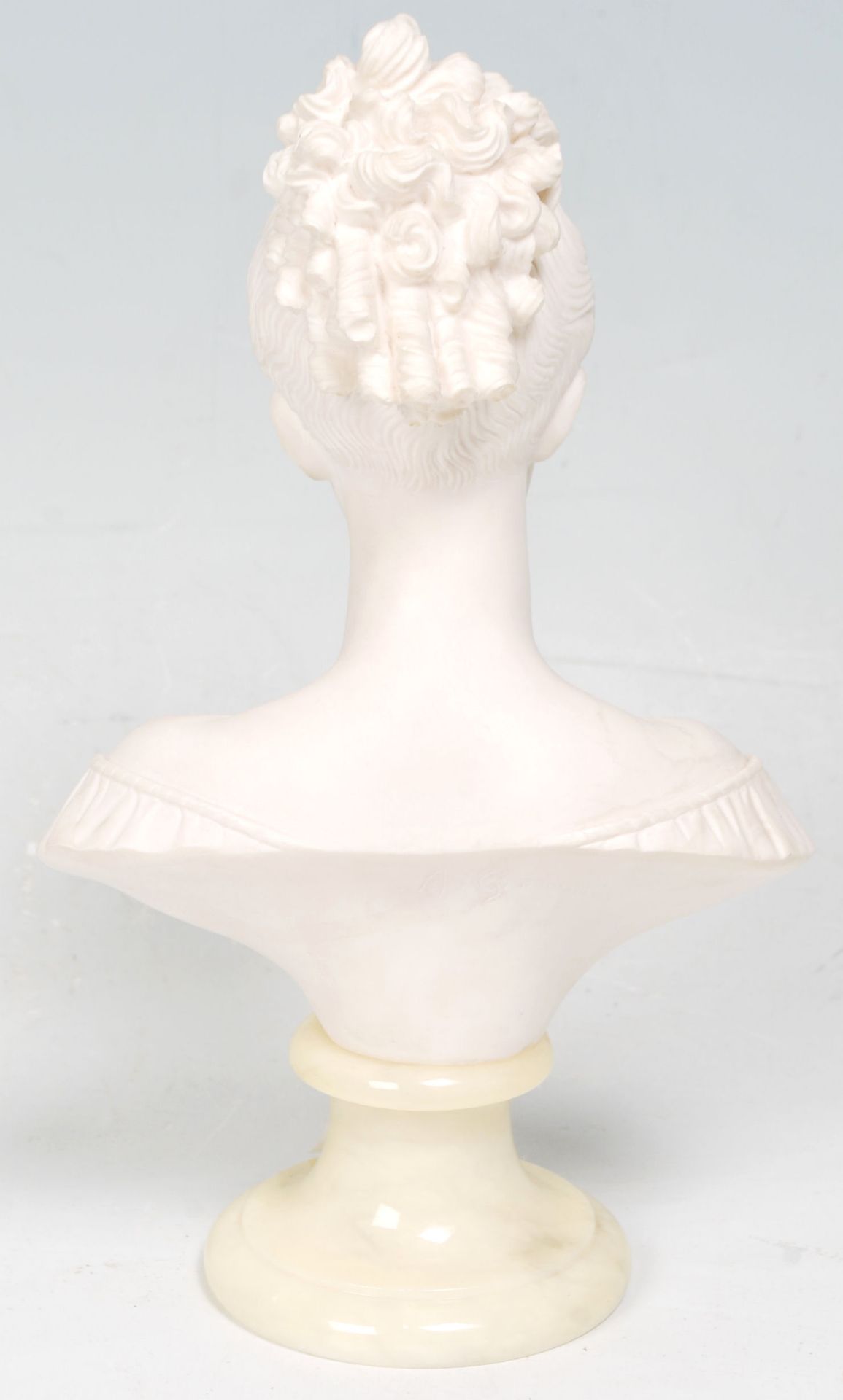 A 20th Century marble composite bust ornament in the form of a woman wearing an off the shoulder - Bild 3 aus 19