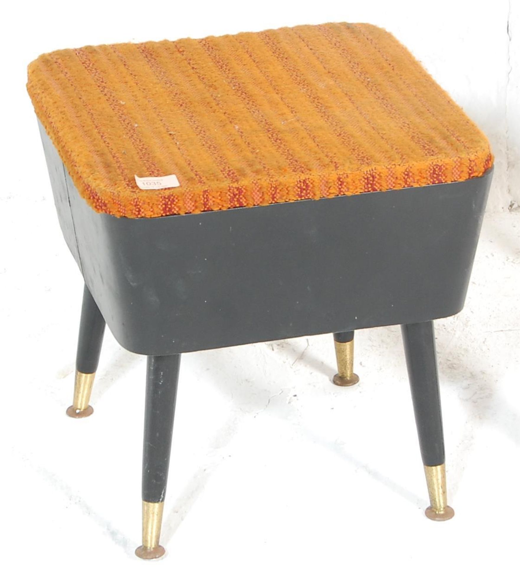 A retro mid 20th Century sewing stool having a orange fabric lift up lid and black rexine covered - Bild 5 aus 10