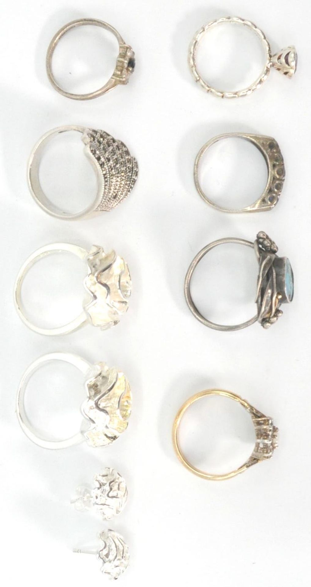 A collection of silver dress rings to include 5 stone ring, flower head ring. solitaire ring, rose - Bild 7 aus 7